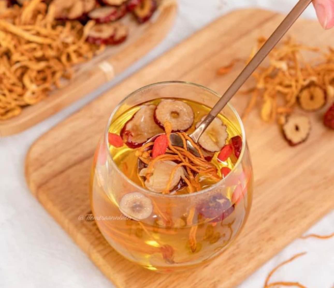 Trà Thảo Mộc Đông Trùng Tứ Vị